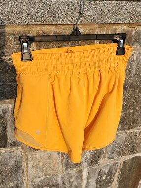 Lululemon W7ARJR Hotty Hot Yellow Lined Athletic Shorts High-Rise 2.5"  Size 8